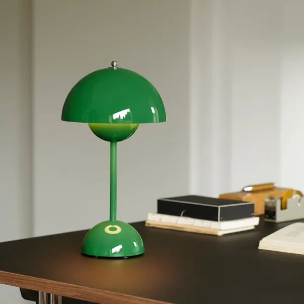 Lampes De Table^And Tradition Lampe A Poser Flowerpot Vp9 Sans Fil - Signal Green